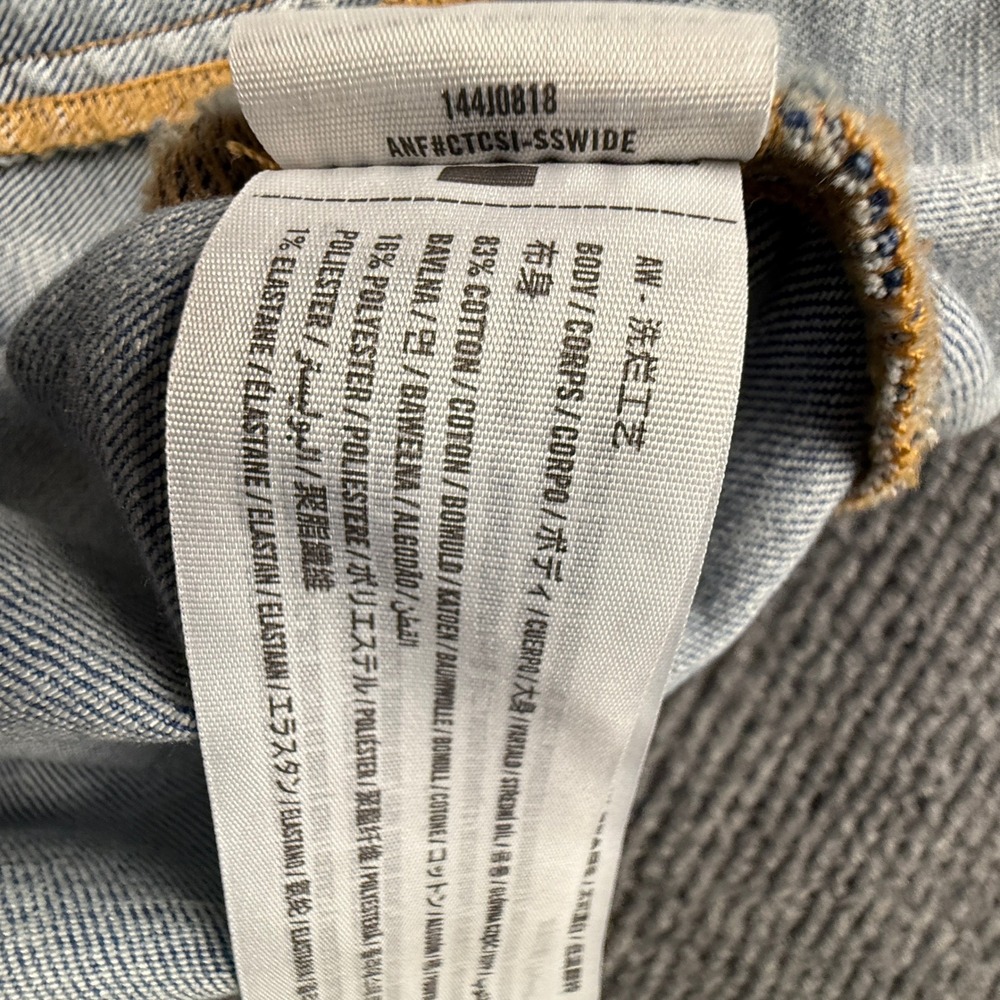 NWT Abercrombie & Fitch Womens Size Medium Light Wash Denim Jacket K1144-2116‎ - Picture 13 of 15